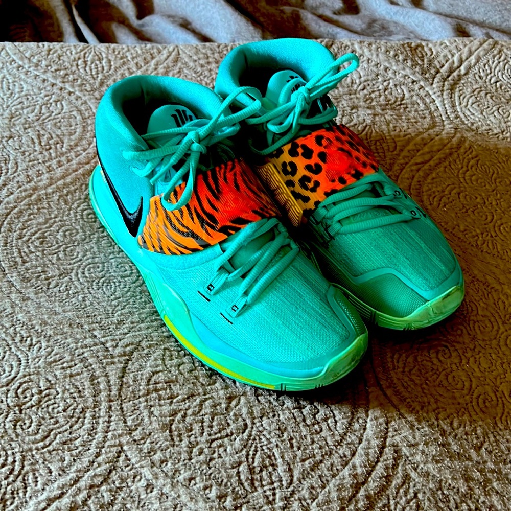 Kyrie Irving’s Oracle Aqua 6s .. size 9 1/2 9-10 condition